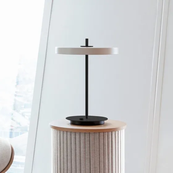 UMAGE Lampe de Table LED Asteria - Blanc Perle/Noir