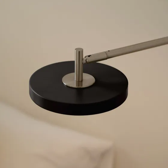 UMAGE Asteria Long - Applique murale LED noire en acier