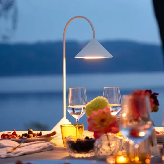 FRANDSEN Lampe à poser LED rechargeable Grasp H47 - Blanc