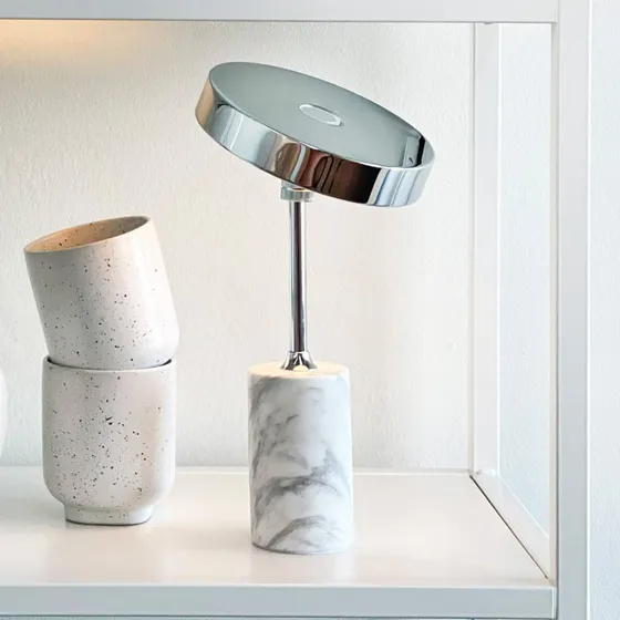 Dyberg Larsen Starlight - Lampe à poser LED rechargeable chrome et marbre