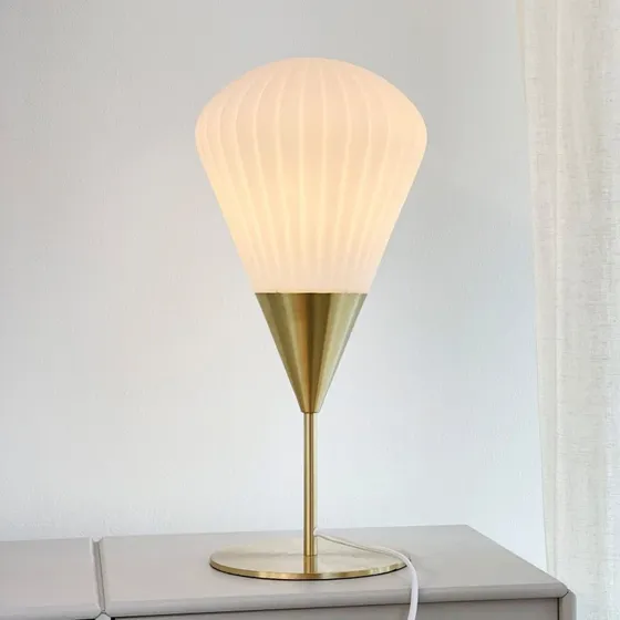 Dyberg Larsen Lampe à poser Ballon Opale et Laiton