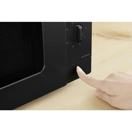 Panasonic NN-GM22QBEPG Micro-ondes Noir 20 L 800 W