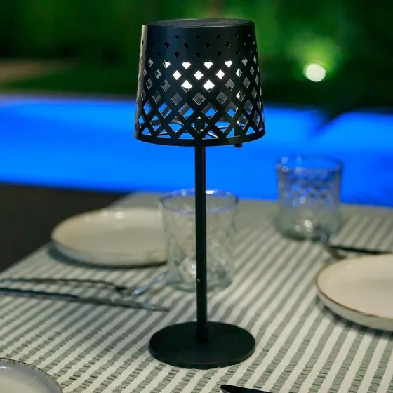 Newgarden Lampe de table LED solaire Gretita, noir, métal