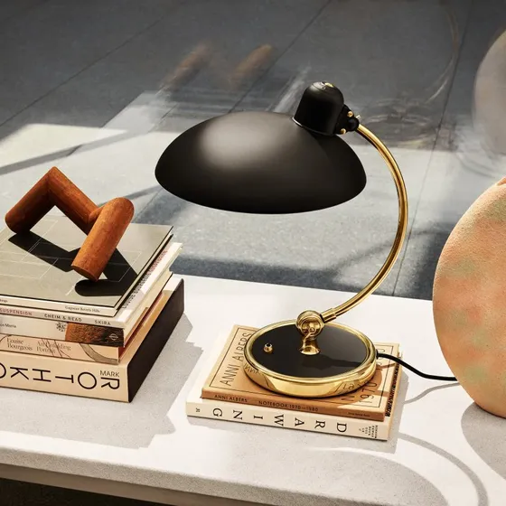 Fritz Hansen Lampe de table Kaiser Idell Luxus Noir Mat et Laiton