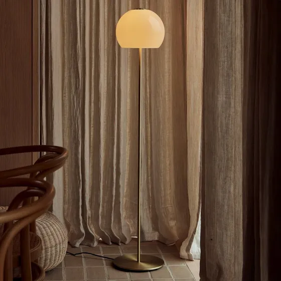 FRANDSEN Lampe sur pied Ball Glass, gris sable, 130 cm