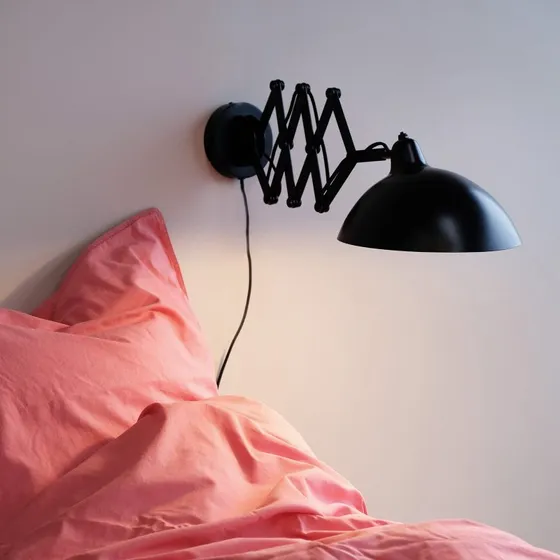 Applique murale Dyberg Larsen Futura Swing noire