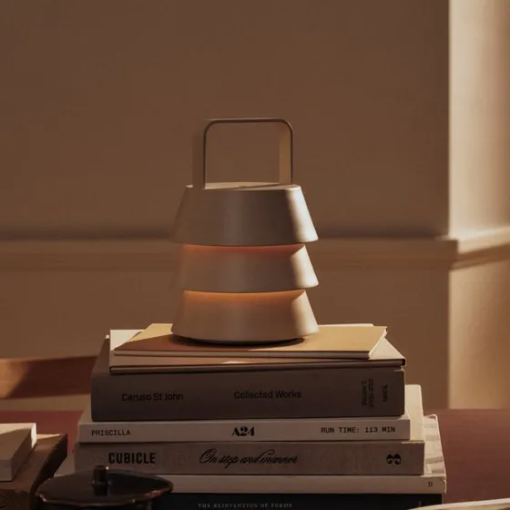 Ferm Living Lampe de table portable Luver - Beige Cachemire