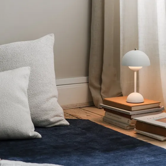 &Tradition Lampe à poser Flowerpot VP9 LED rechargeable, blanc mat