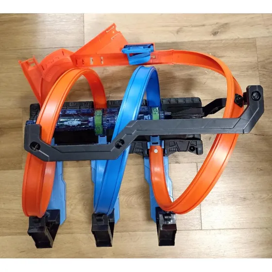 Hot Wheels Corkscrew Crash Track Set