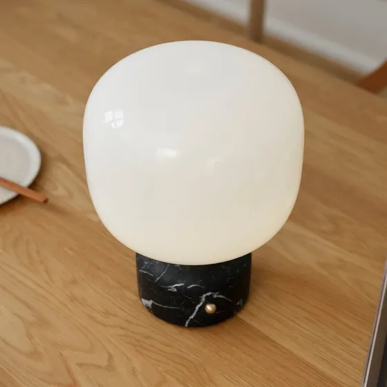 GEJST Meemo Lampe à poser LED rechargeable, Marbre noir et Verre