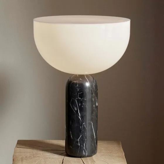 New Works Kizu Small - Lampe de table en marbre noir