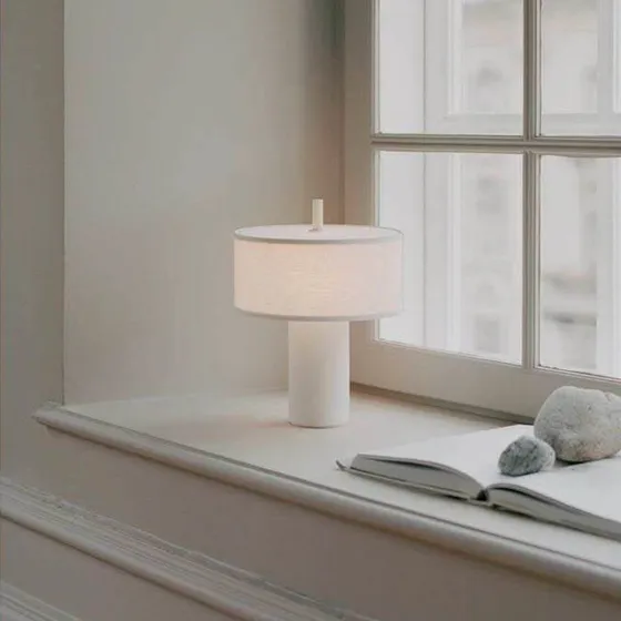 New Works Lampe à poser portable Margin White Canvas