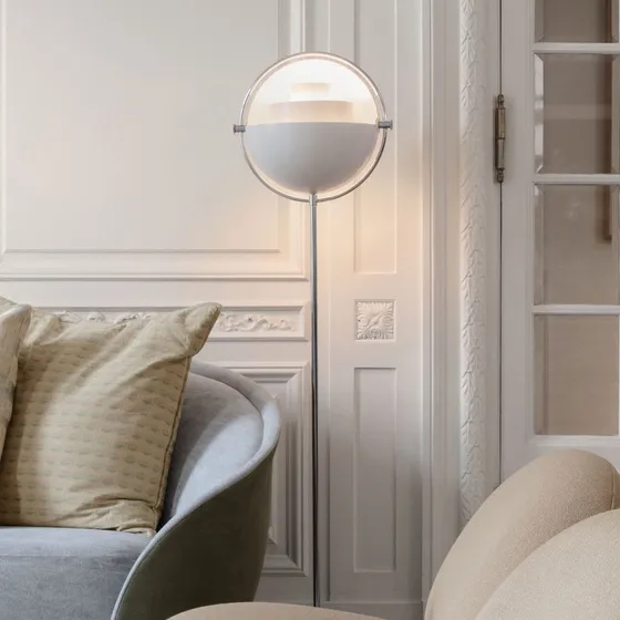 GUBI Lampe sur pied Multi-Lite Chrome et Blanc, 148 cm