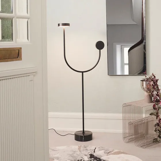AYTM Lampadaire Grasil Noir - Design Sculptural en Marbre et Métal