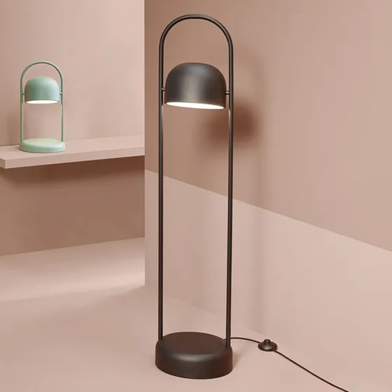 PLEASE WAIT to be SEATED Lampe sur pied Quay Noir - 121 cm