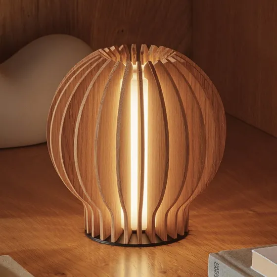 Lampe de table rechargeable Radiant de PLEASE WAIT to be SEATED - Chêne