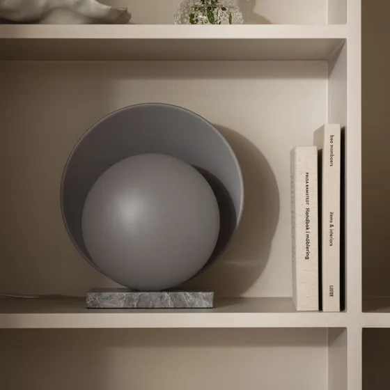 Globen Lighting Lampe à poser Orbit en marbre gris - 32 cm