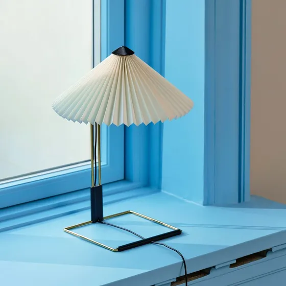 HAY Lampe à poser LED Matin 300 - Blanc/Laiton