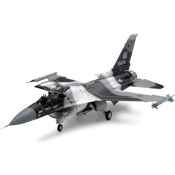 Tamiya 61106 F-16C/N Agressor 1:48