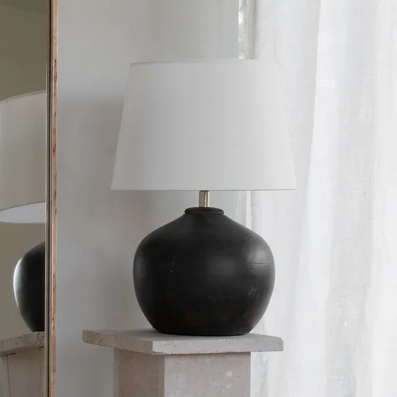 Watt & Veke Lampe de table Mona Black en terre cuite, 28 cm