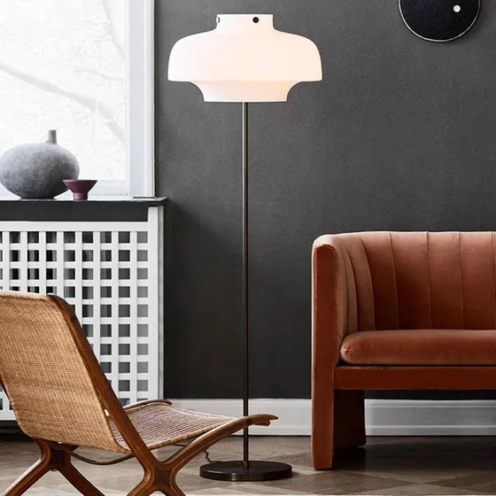 &Tradition Copenhagen SC14 Lampe sur pied en verre opale et laiton