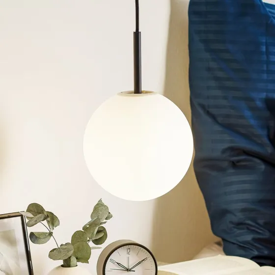 Audo Copenhagen Suspension TR Bulb, Noir et Verre Opale Mat, E27