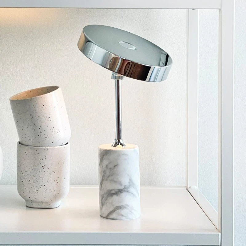 Dyberg Larsen Starlight - Lampe à poser LED rechargeable chrome et marbre