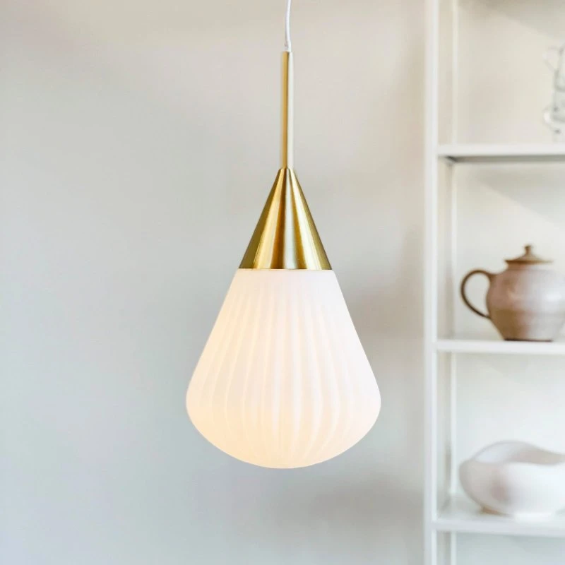Dyberg Larsen Suspension Ballon Opale et Laiton