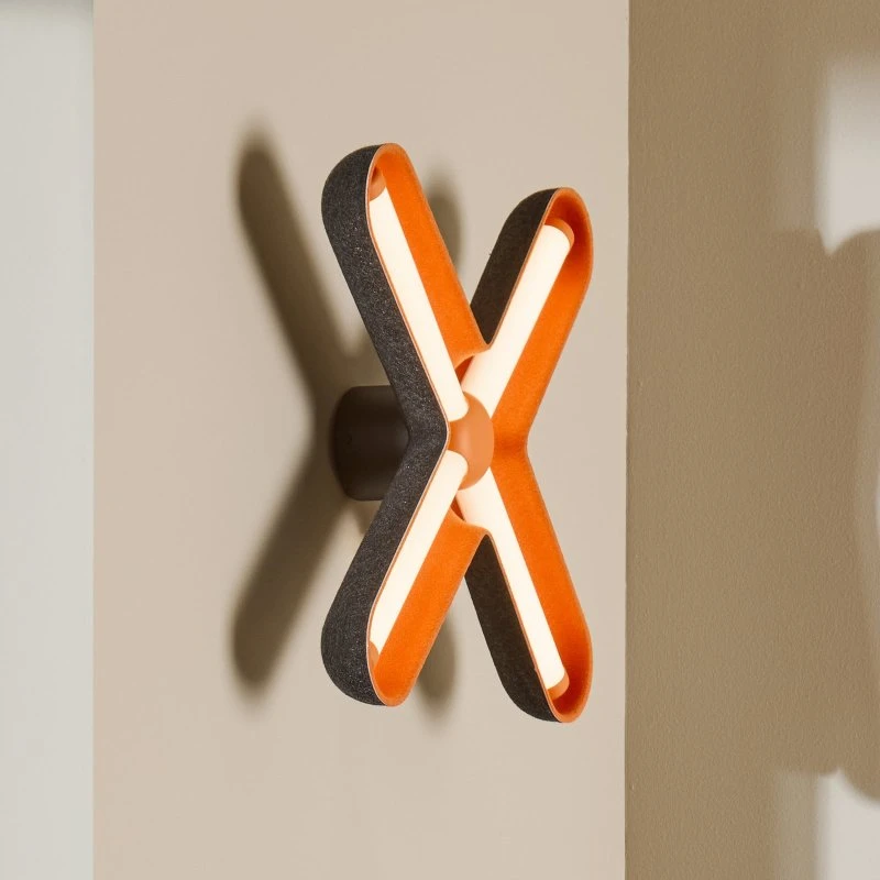 LOOM DESIGN Applique murale LED Fuzz, orange et noir, 50 cm