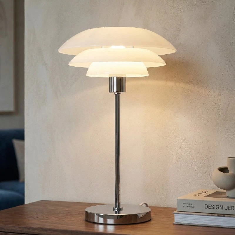 Dyberg Larsen DL31 Lampe à poser en verre blanc opale et chrome
