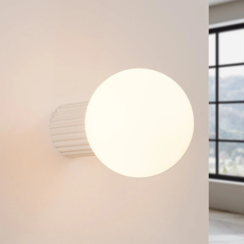 SOLLUX LIGHTING Applique murale ORBI beige, verre dépoli, Ø 12 cm