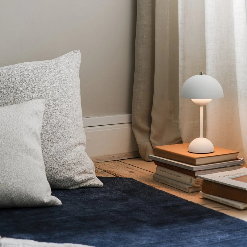 &Tradition Lampe à poser Flowerpot VP9 LED rechargeable, blanc mat