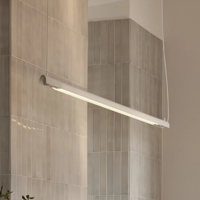 GEJST Suspension Radent Blanche en Acier Perforé - 138 cm
