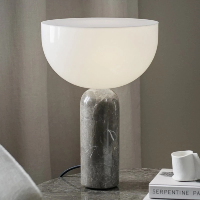 New Works Kizu Small - Lampe de table en marbre et acrylique grise