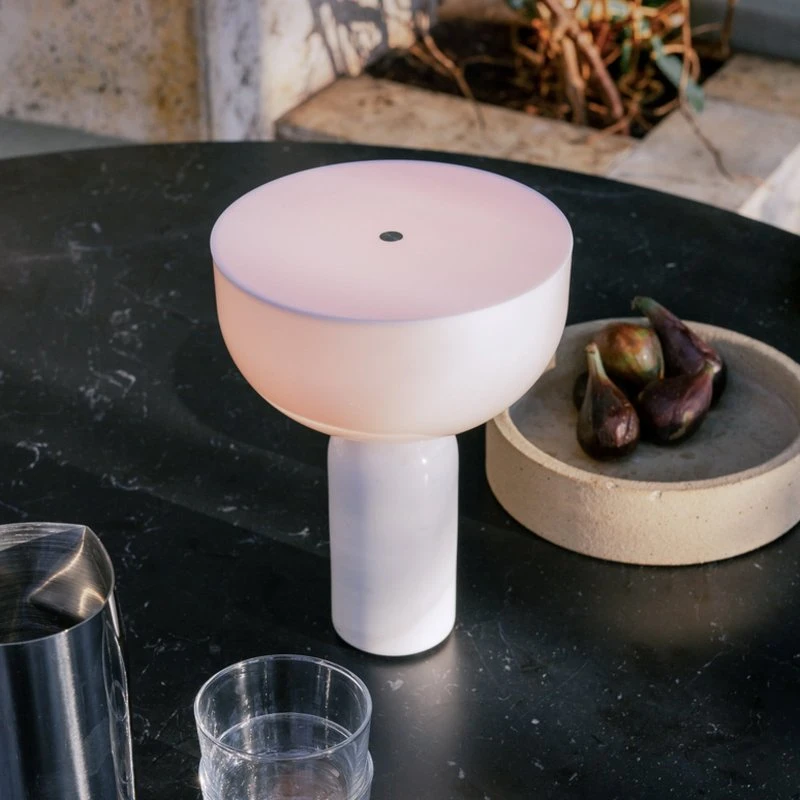 New Works Kizu Lampe de Table Portable en Marbre Blanc