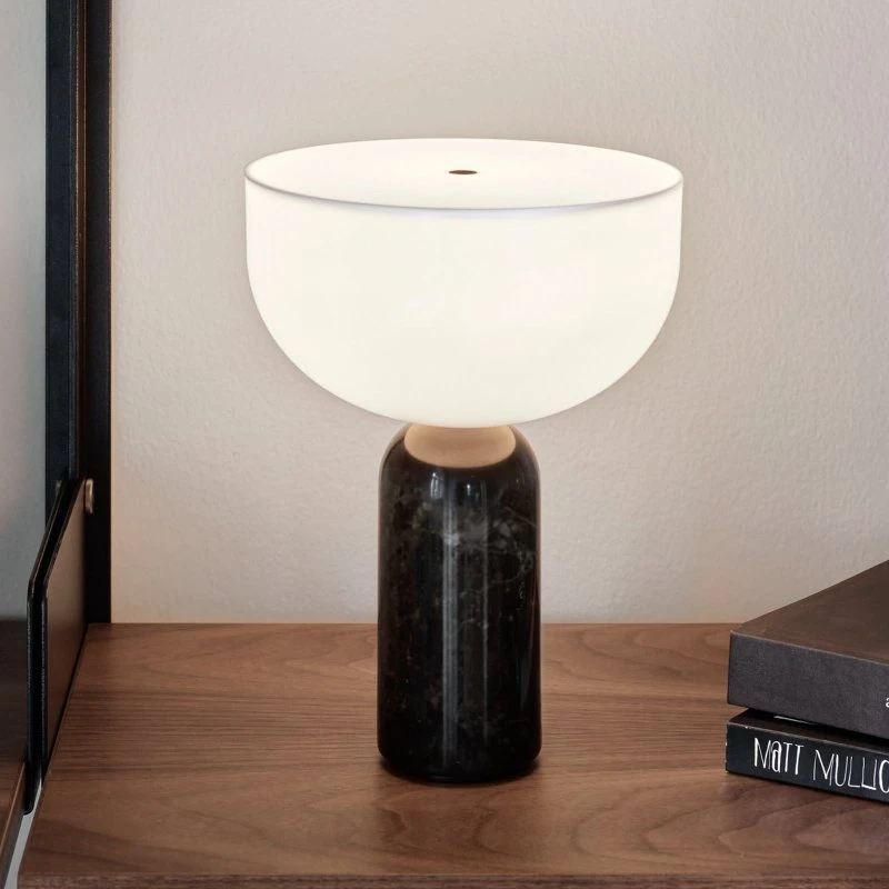 New Works Kizu Lampe de Table Portable en Marbre Noir
