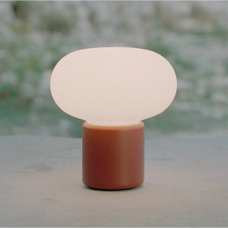 New Works Lampe de table rechargeable Karl-Johan Earth Red IP65