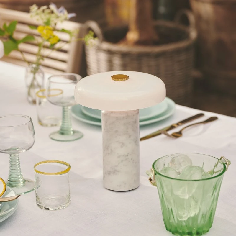Design By Us Lampe de table LED Trip en marbre et verre