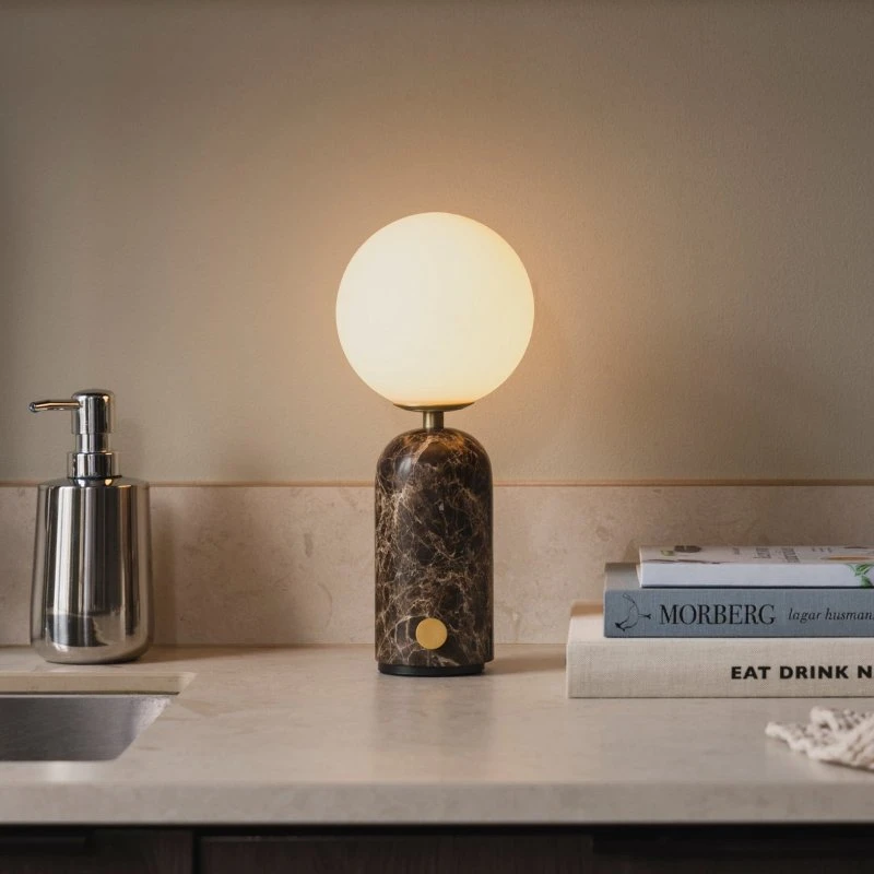 Globen Lighting Lampe à poser rechargeable Torrano, Marbre brun