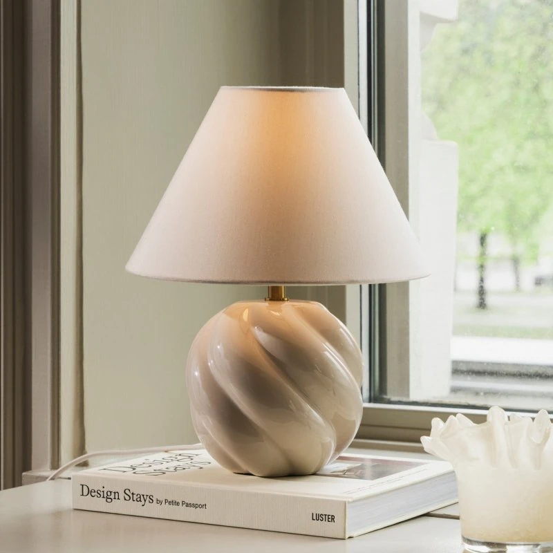 Globen Lighting Lampe de table DAHLIA, beige, 31 cm