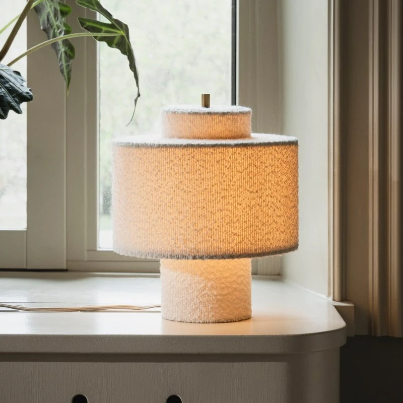 Globen Lighting Lampe de table Noah, Bouclé blanc et Laiton