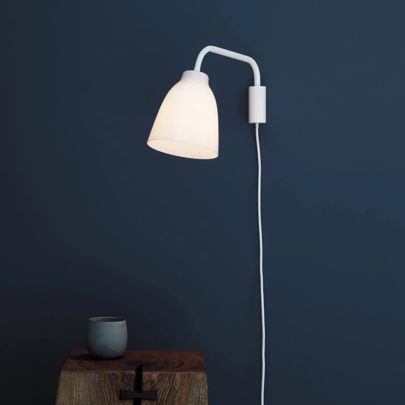 Fritz Hansen Caravaggio Applique en Verre Opale Réglable