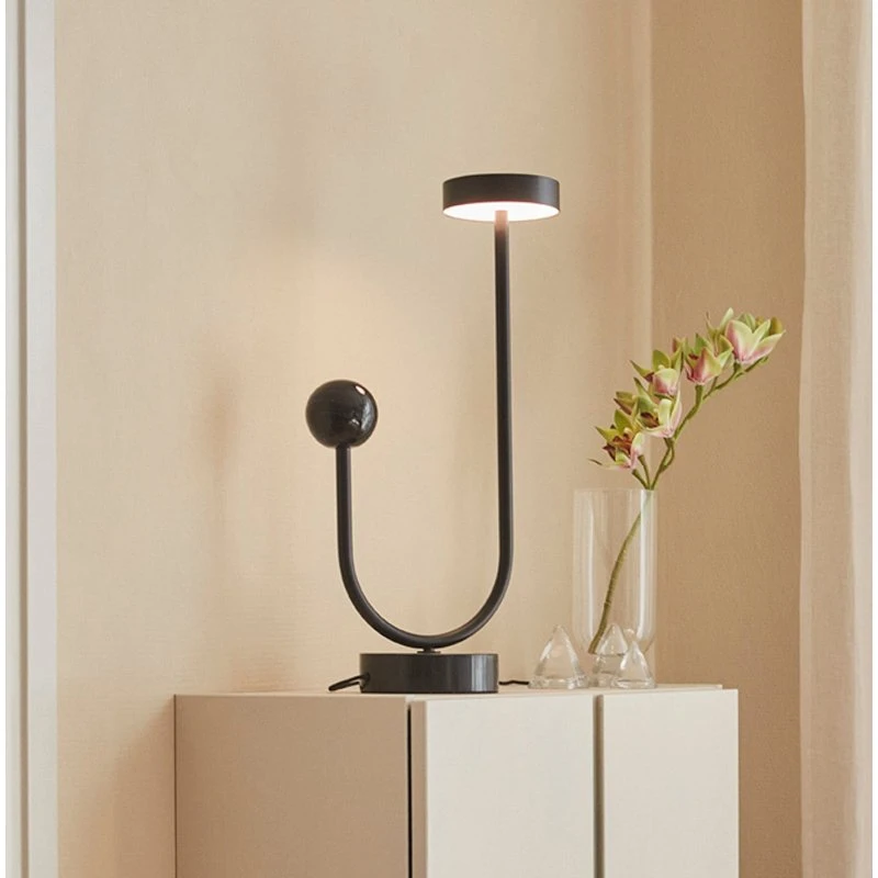 AYTM Lampe de Table Grasil Noir en Marbre et Métal - 56 cm