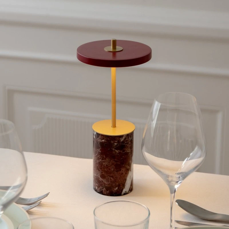 UMAGE Lampe à poser LED rechargeable Asteria Move Mini Red Marble