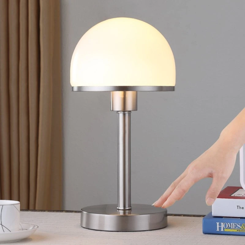 Lampe de chevet Lindby Jolie - Abat-jour en verre opale et pied nickel