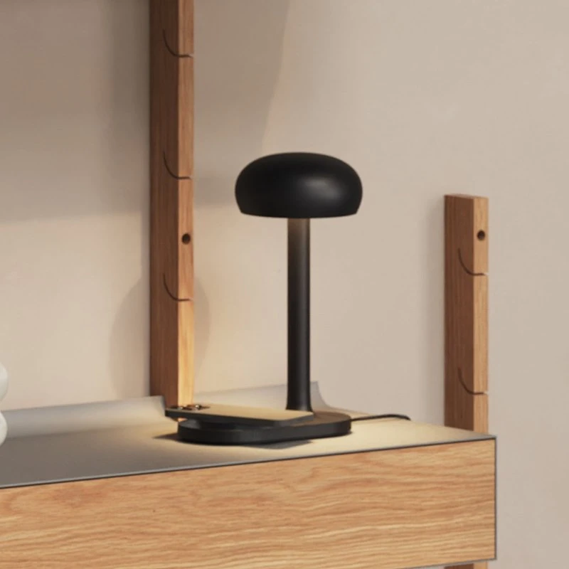 Eva Solo Lampe de table Emendo avec chargeur Qi - Noir