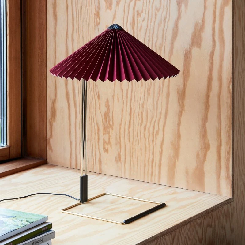 HAY Lampe à poser LED Matin, Rouge Foncé/Laiton, 38 cm