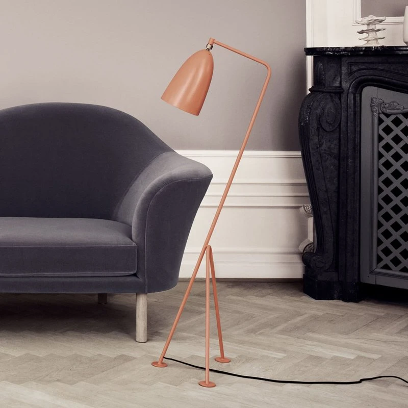 Gubi Gräshoppa Lampe sur pied trépied rouge vintage